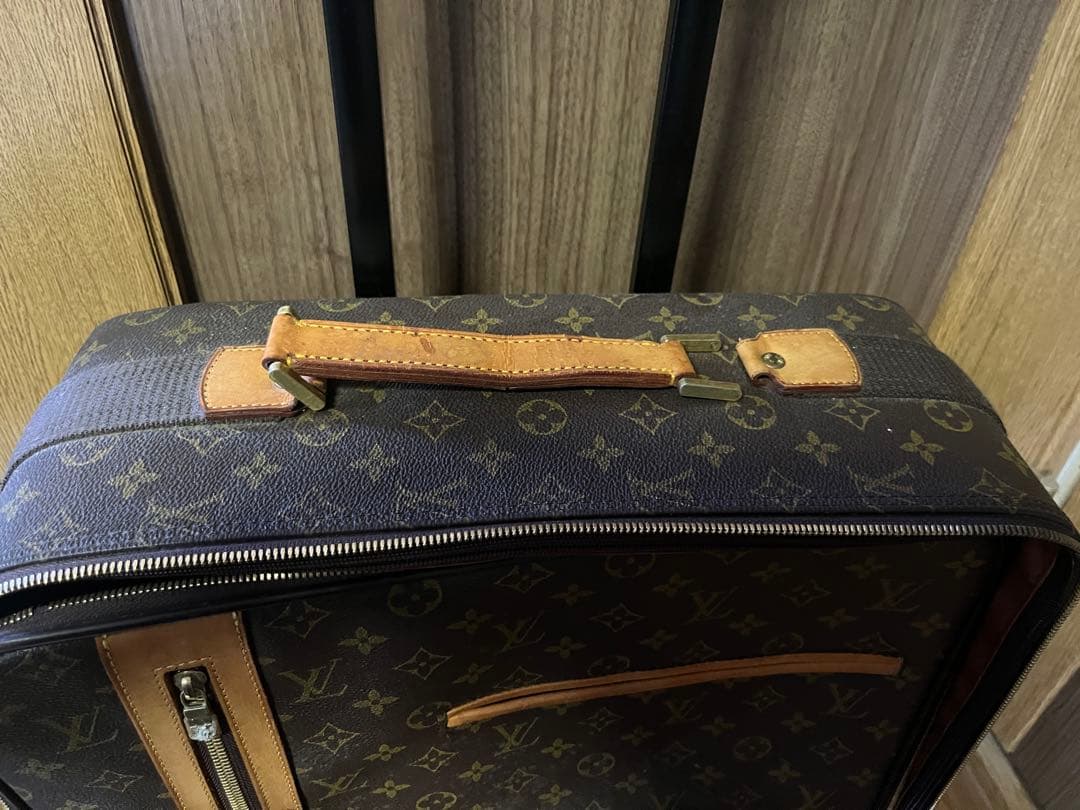 ルイヴィトン柄スーツケース