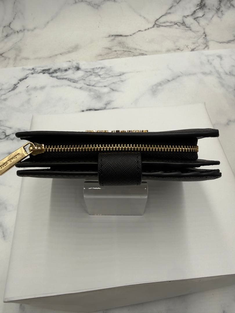 未使用品！MICHAEL KORS マイケルコース ブラック 二つ折り財布