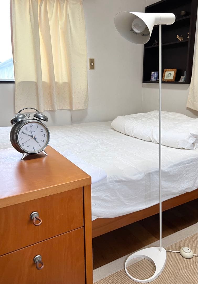 アルネヤコブセン　AJフロア スタンドライト 白 ルイスポールセン