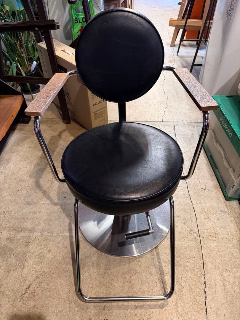 t__ta　美容室 理容室 床屋 スタイリング カット セット チェア