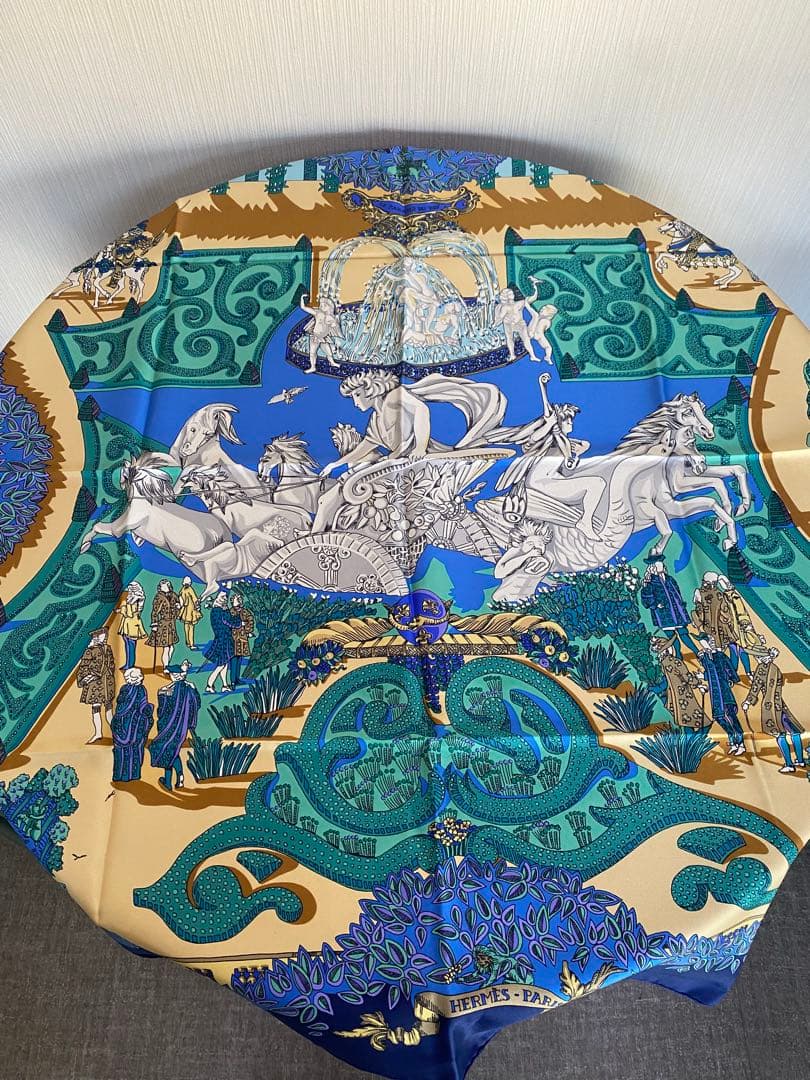 【美品】HERMES 　エルメス　カレ90　 王の楽園　シルク100%