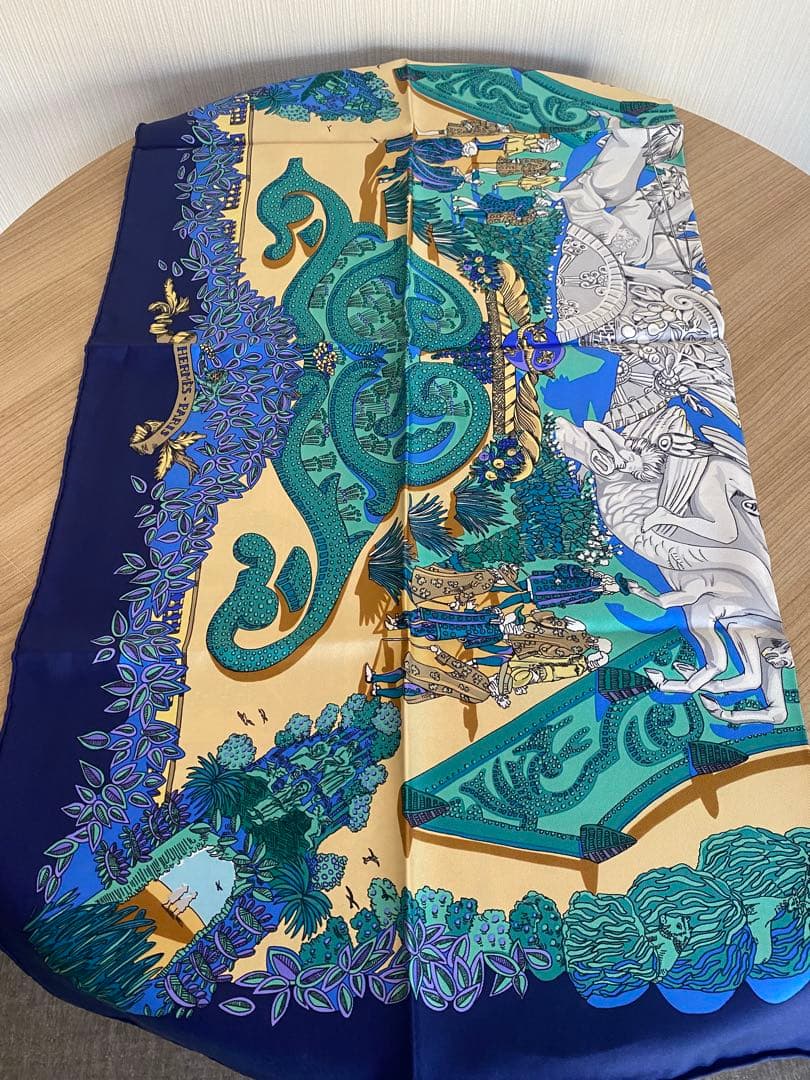 【美品】HERMES 　エルメス　カレ90　 王の楽園　シルク100%