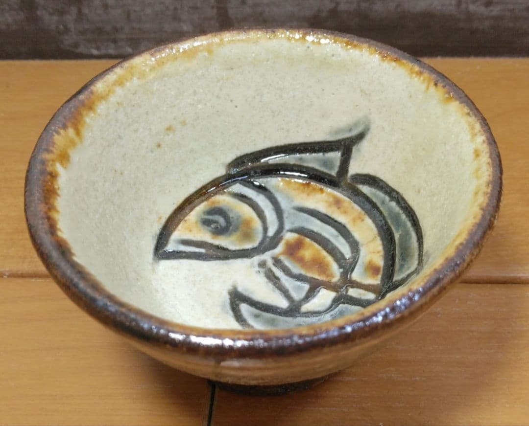 人間国宝 金城次郎 ぐい呑 栞 共箱 美品 壷屋焼 やちむん 紐付箱 壺屋焼