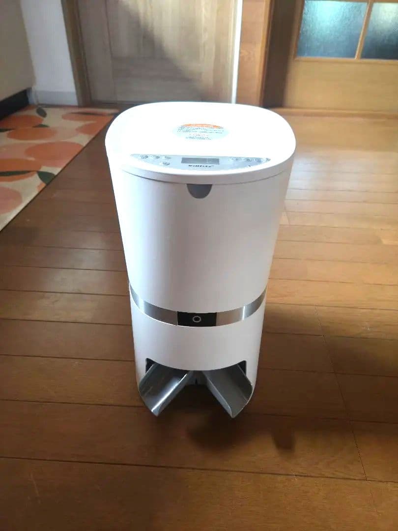 ホワイト 自動給餌器