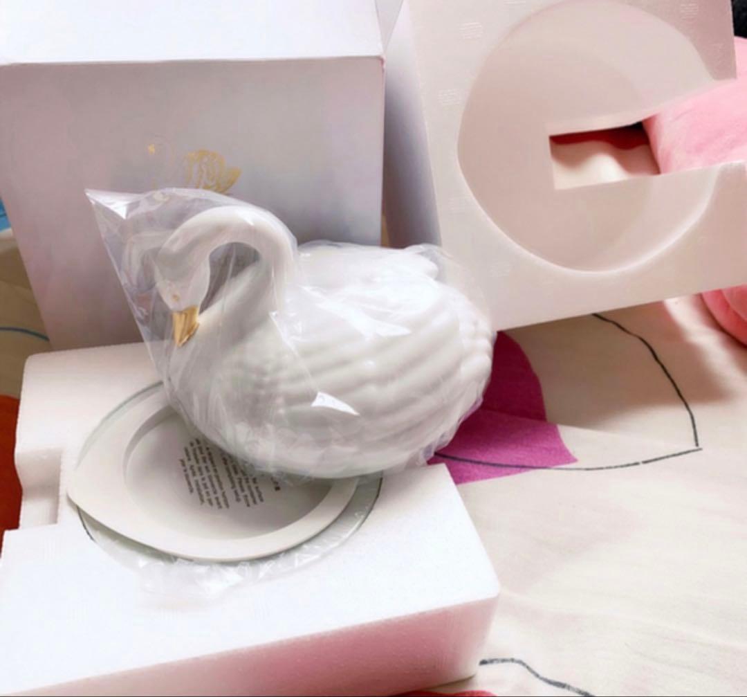 Ladureeラデュレ 白鳥 2019年限定 クリスマスコフレ 新品