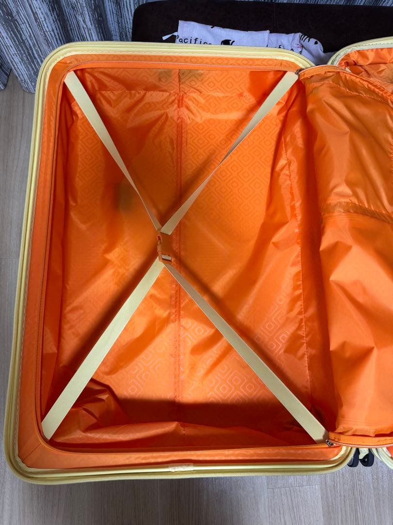 American Tourister スーツケース