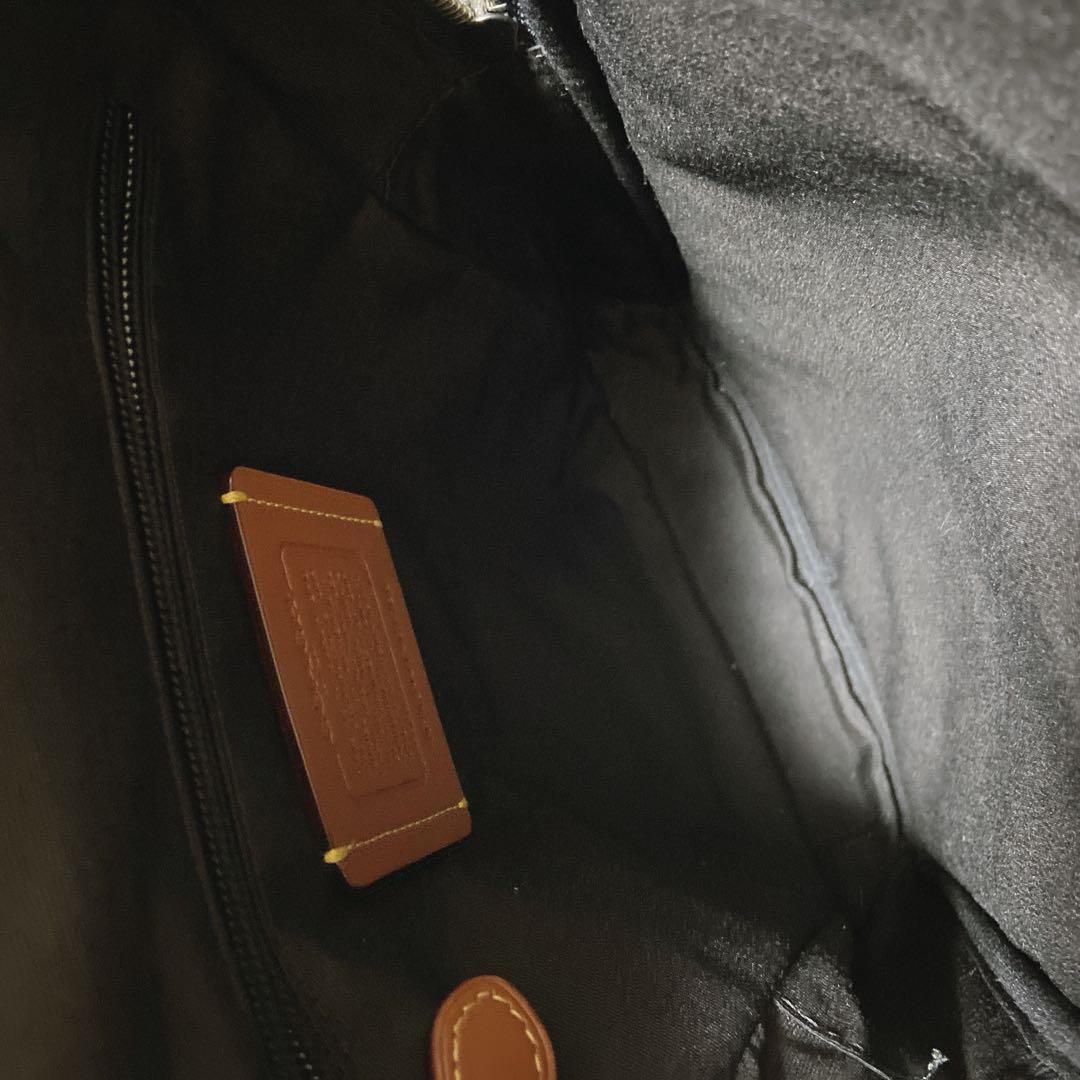 美品⭐️COACH コーチ　ボディーバッグ エンボス加工　メンズ　肩掛け　ネイビー