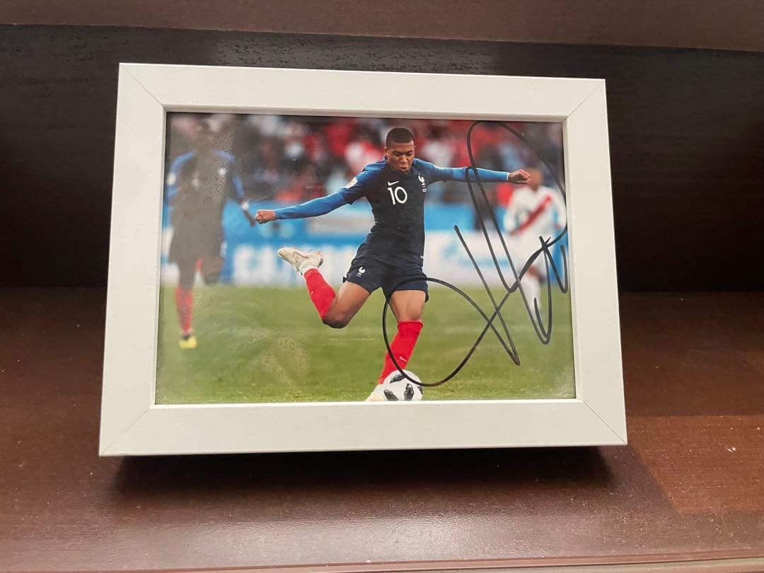 Kylian Mbappé サイン入り写真