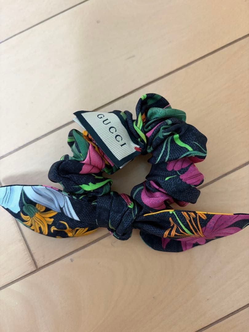 新品未使用☆GUCCI☆花柄シュシュ☆グッチ