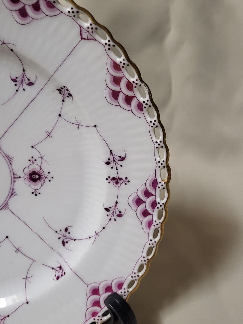 ロイヤルコペンハーゲン　バーガンディフルーテッド　フルレース　プレート