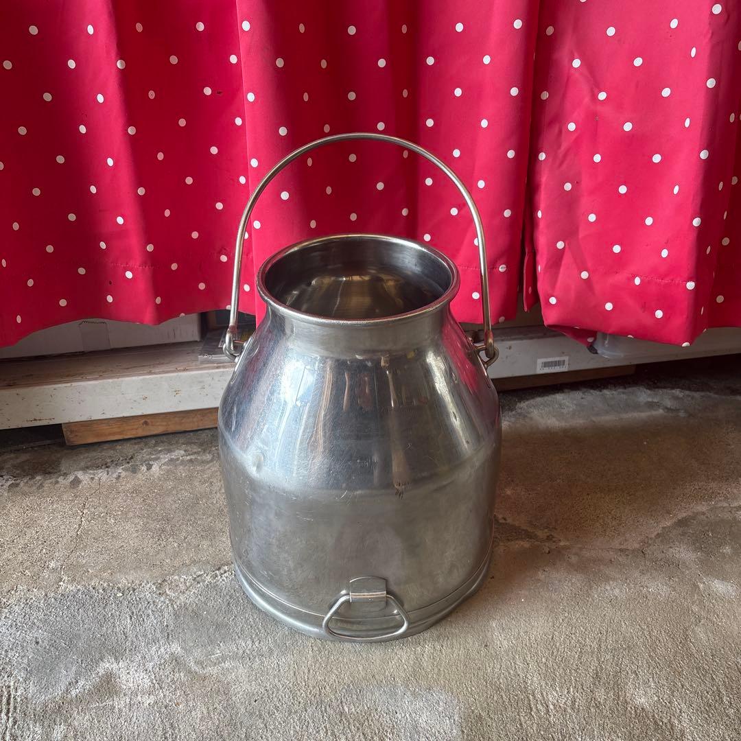 大きなミルク缶 ②ステンレス製