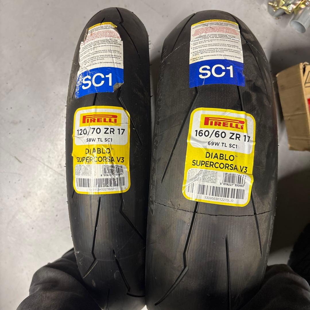 Pirelli Diablo Supercorsa V3 SC1 タイヤセット