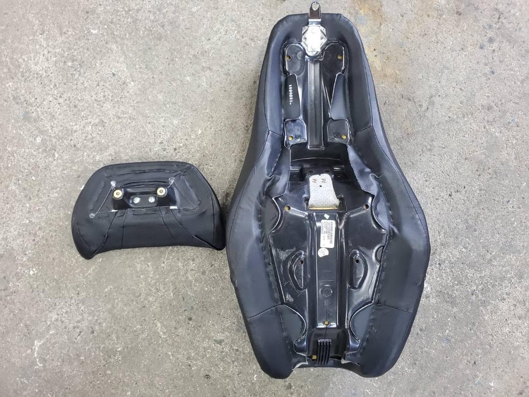 美品ハーレー ダイナ ローライダー 06~17 純正 シートパッド リーチシート