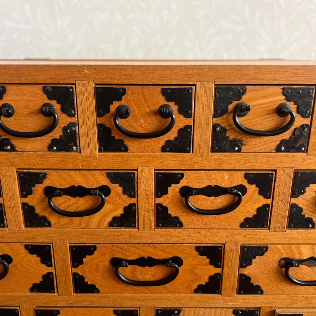 Aliです。骨董品　薬箪笥　薬箱　小箪笥　5段小引き出し17杯