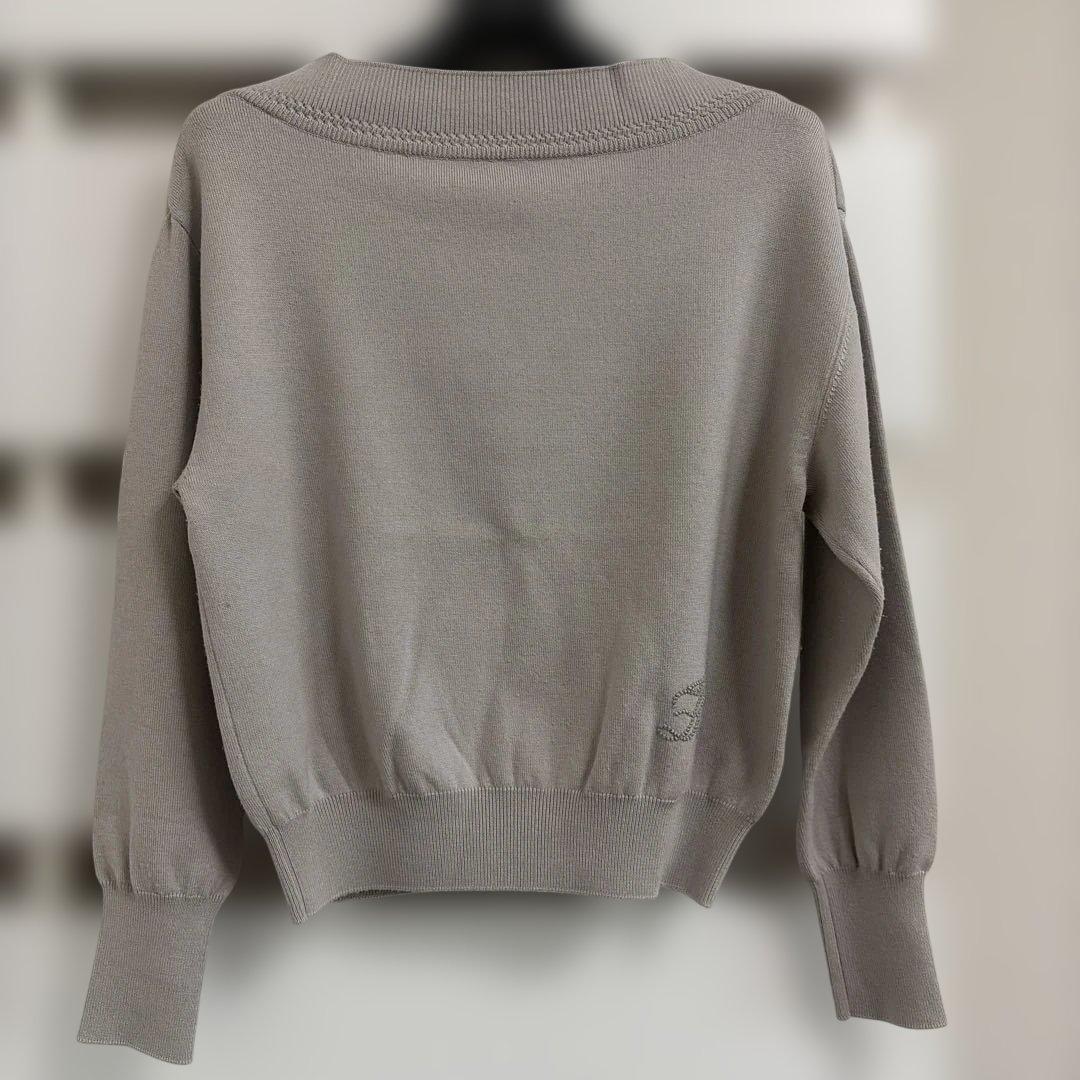 フォクシー　ニット 2022Lunetta グレージュ　38 ロゴ刺繍42614