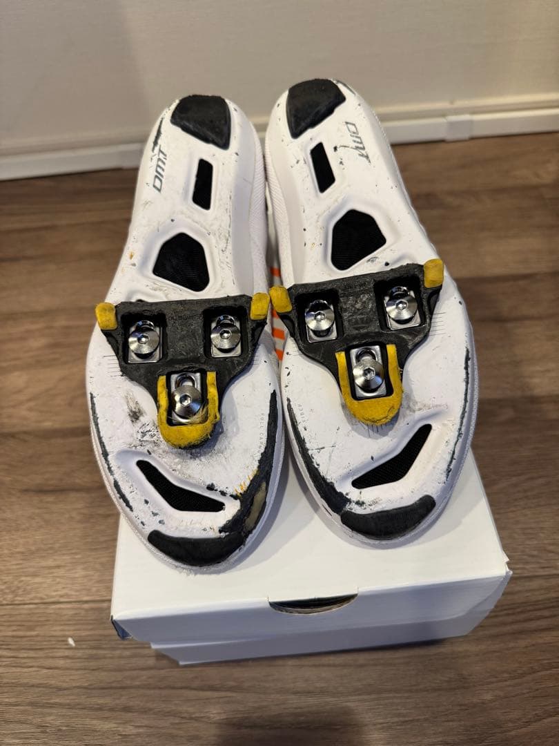 DMT (ディーエムティー） POGIS ホワイト 42サイズ(26.8)