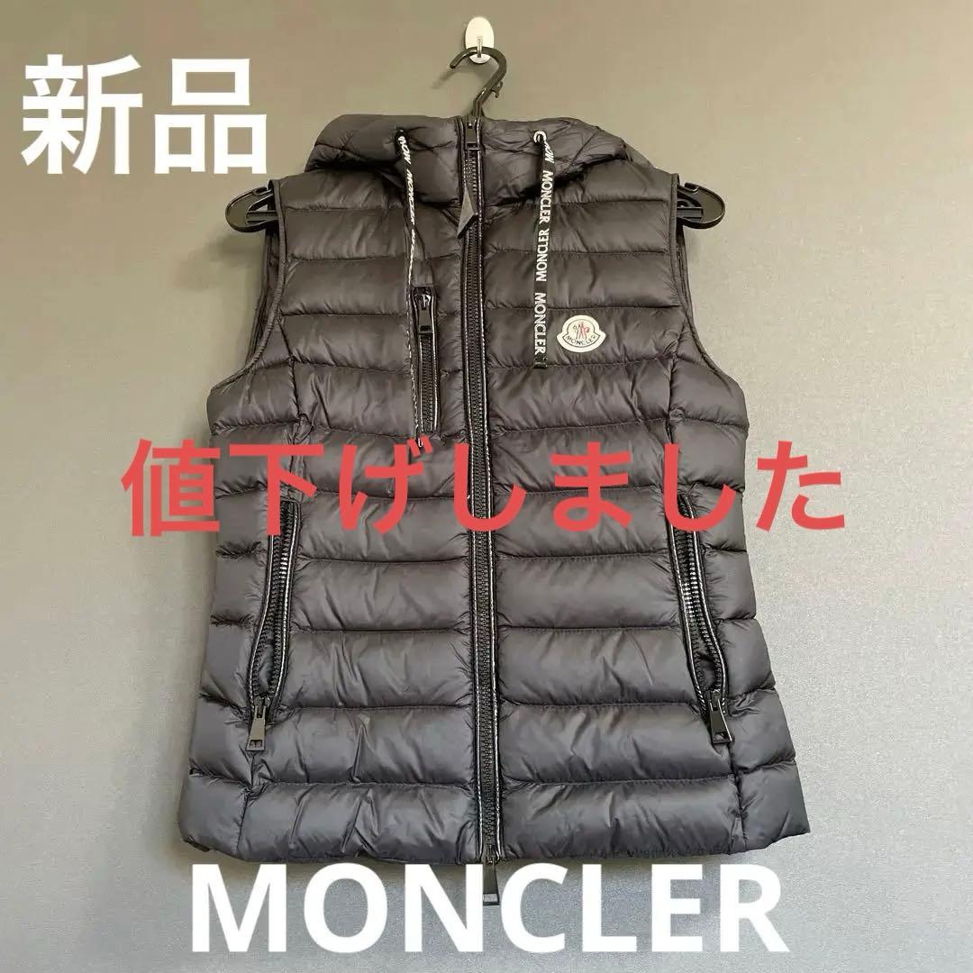 MONCLER 黒 フード付きダウンベスト