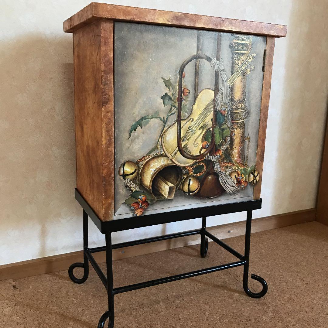 トールペイント作品　アイアン土台付チェスト