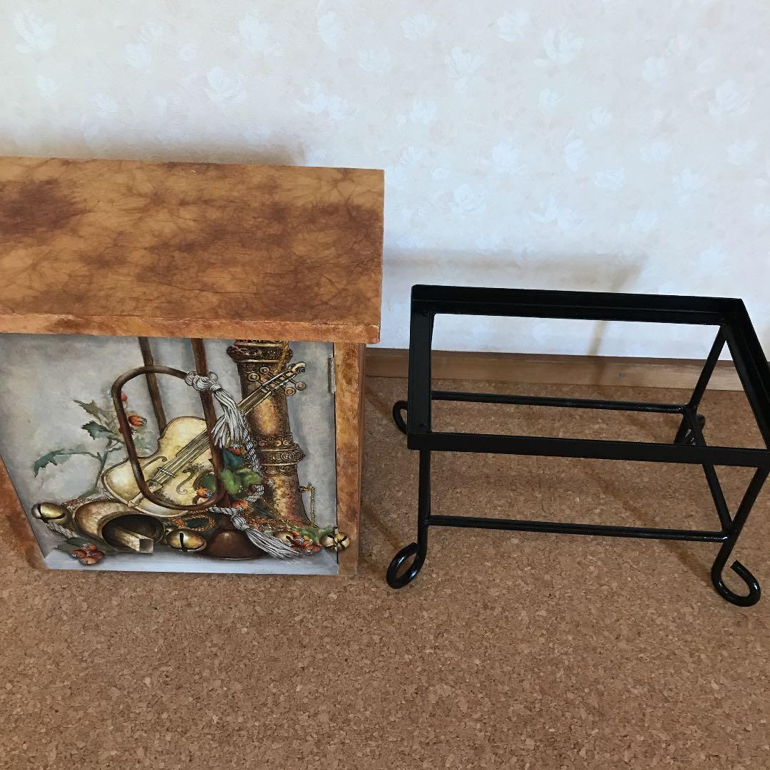 トールペイント作品　アイアン土台付チェスト