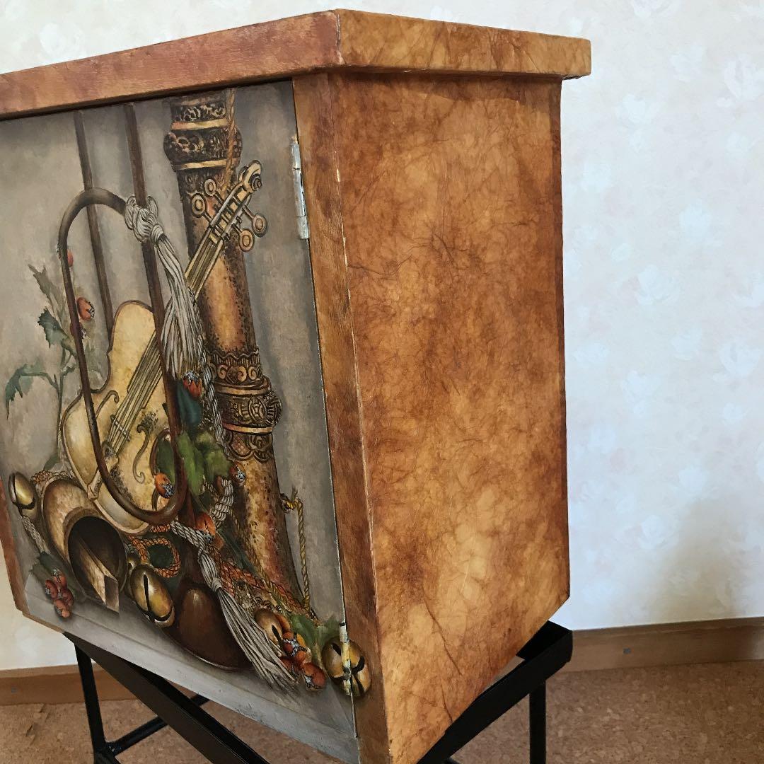 トールペイント作品　アイアン土台付チェスト