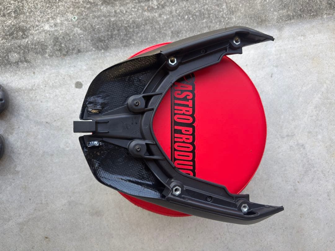 ハイパーストラーダ821リアカウル