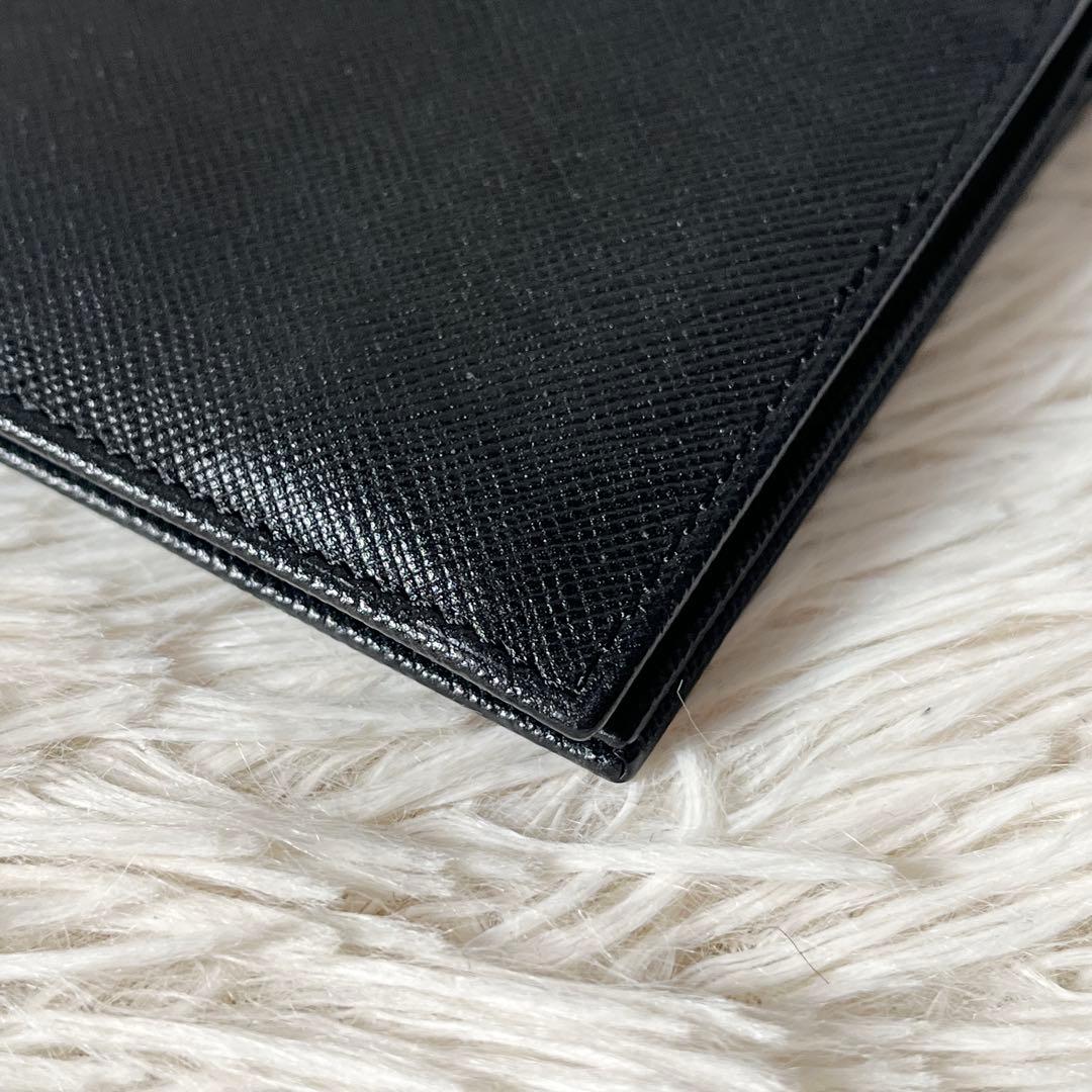 未使用級✨PRADA プラダ　折財布　サフィアーノ　レザー　三角ロゴプレート　黒