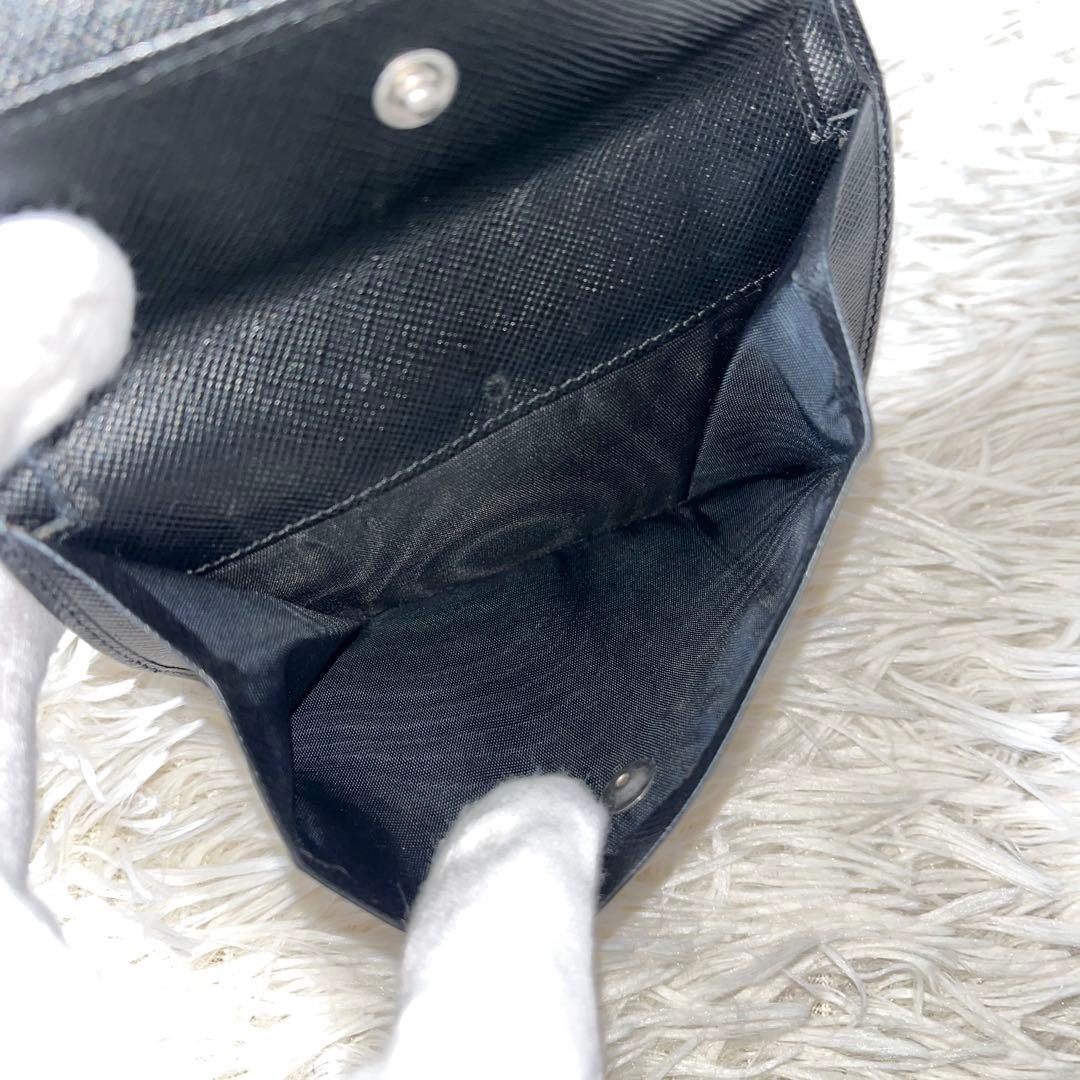 未使用級✨PRADA プラダ　折財布　サフィアーノ　レザー　三角ロゴプレート　黒