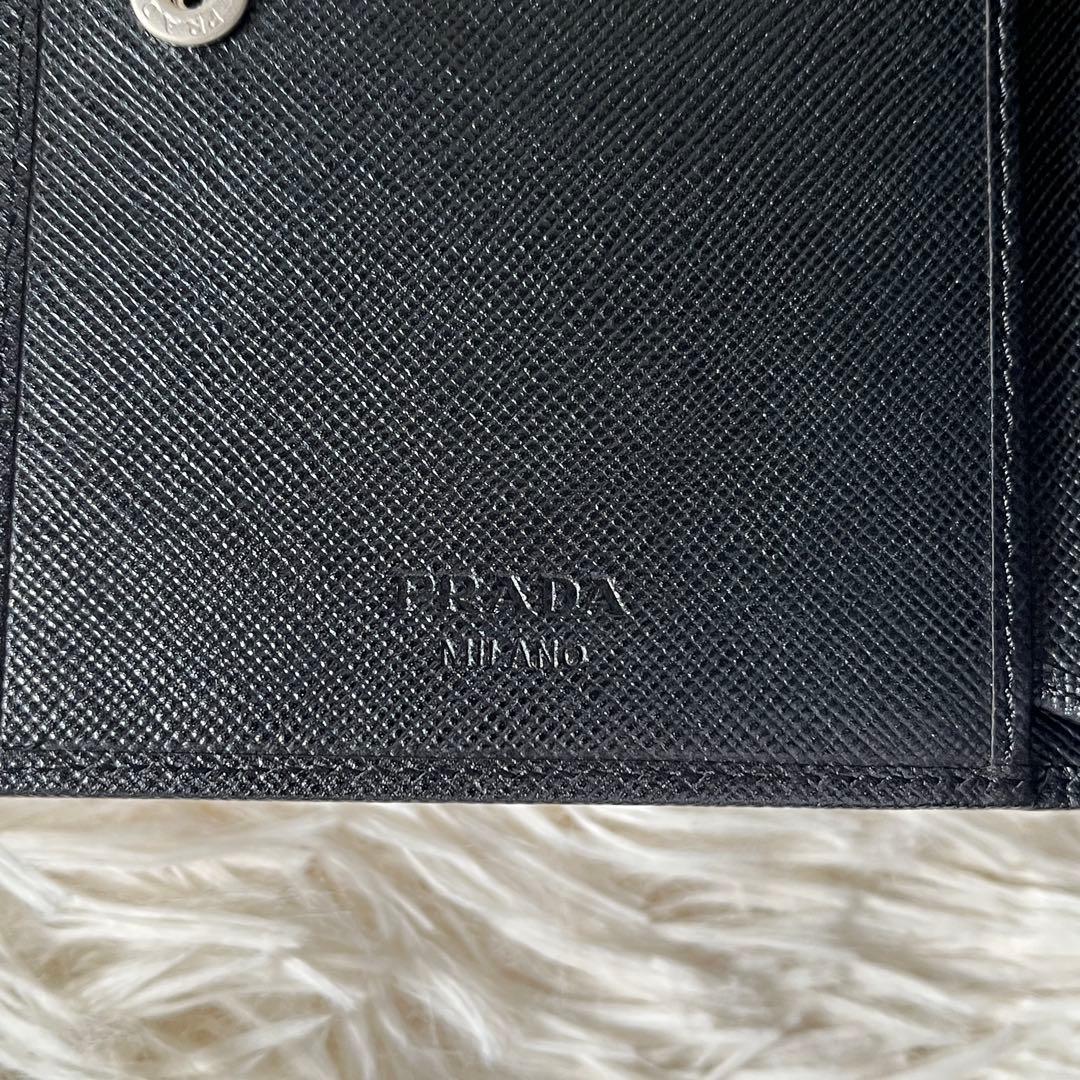 未使用級✨PRADA プラダ　折財布　サフィアーノ　レザー　三角ロゴプレート　黒