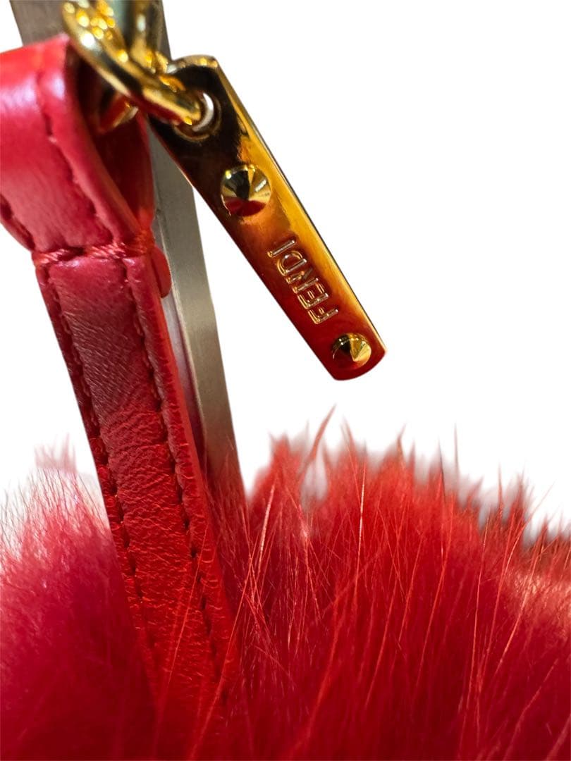 Fendi ボンボン型キーホルダー 赤・ピンク