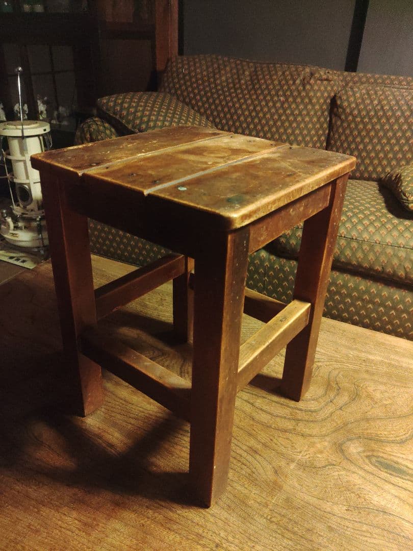 ヴィンテージ 木製スツール 角椅子 花台 飾り台　チェア　レトロ　無垢