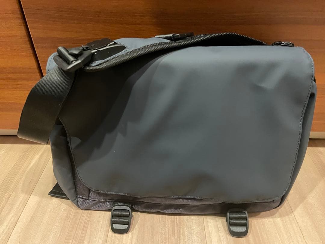 【超美品】TRIDEAL タフスリングマルチバッグ ネイビー