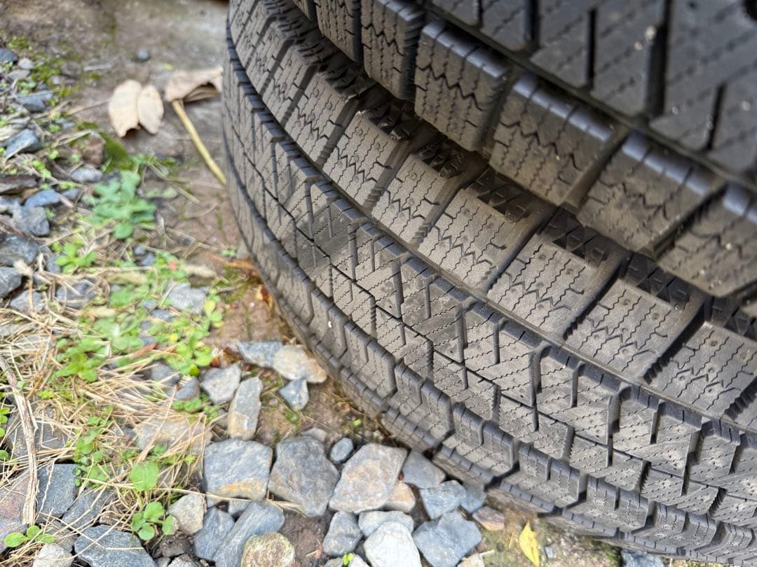 目玉商品　195/65R15 ほぼ新品　スタッドレス