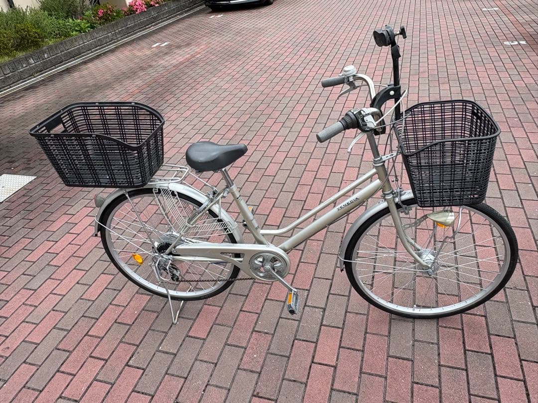 Rik☆さん専用 前籠付きAR変速付きシルバー 軽快車(26㌅)配達共に可能