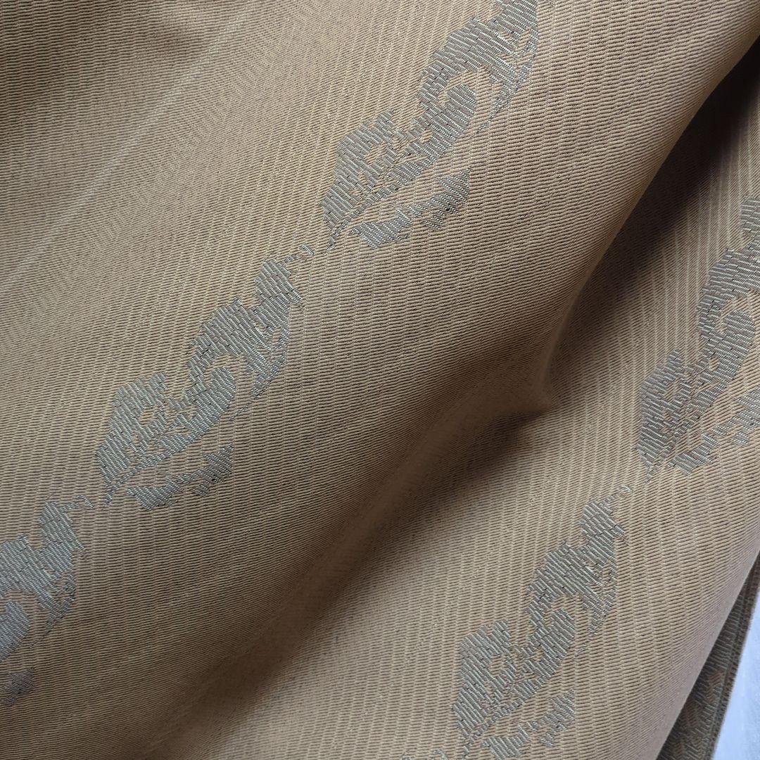 ベージュ模様入り厚手ドレープカーテン