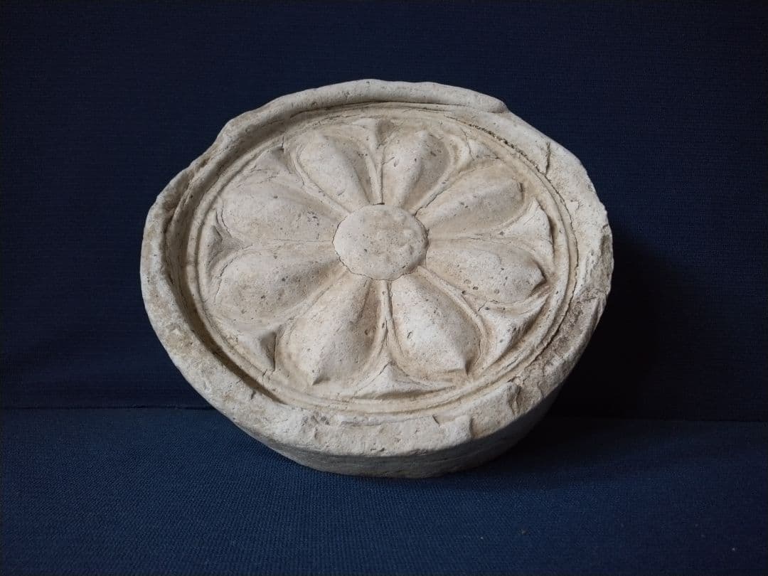 白鳳時代　単弁蓮花文鐙瓦　仏教美術　古美術　須恵器　土器　壺　寺院跡　発掘品