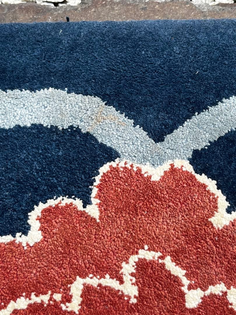 新鍋島緞通　吉島敷物　座布団　牡丹唐草文　中紺地　四角形　座布団 段通 ②