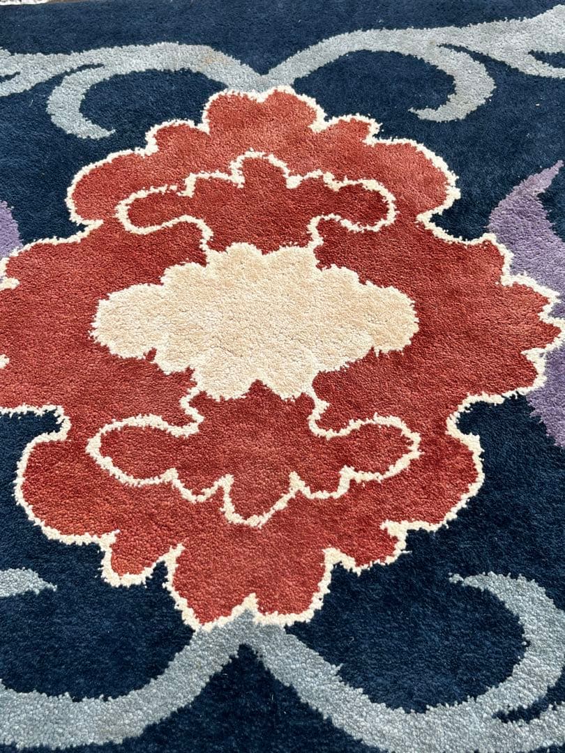 新鍋島緞通　吉島敷物　座布団　牡丹唐草文　中紺地　四角形　座布団 段通 ②