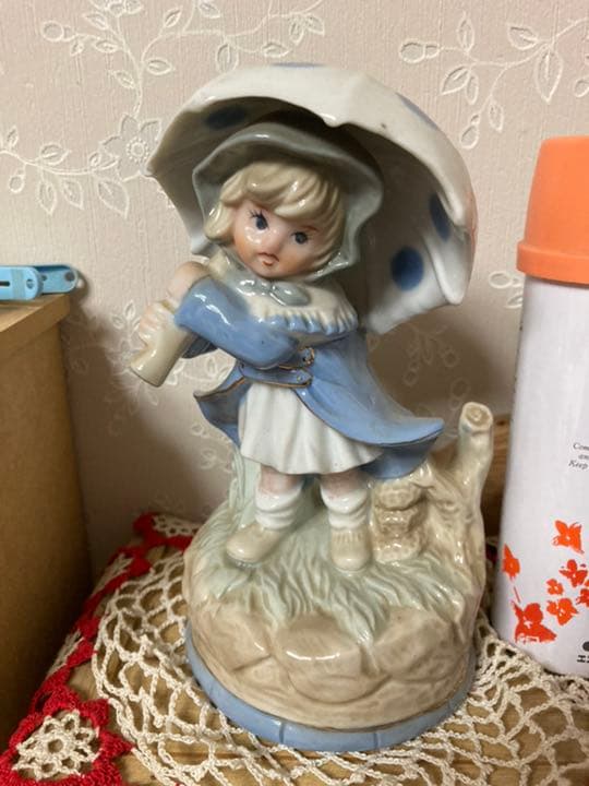 8/4 AMまで！アンティーク　傘を持つ少女　陶器
