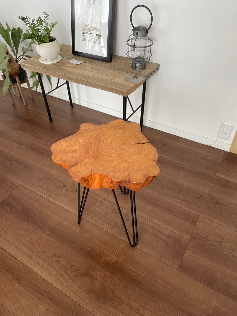 木製サイドテーブル 自然形状