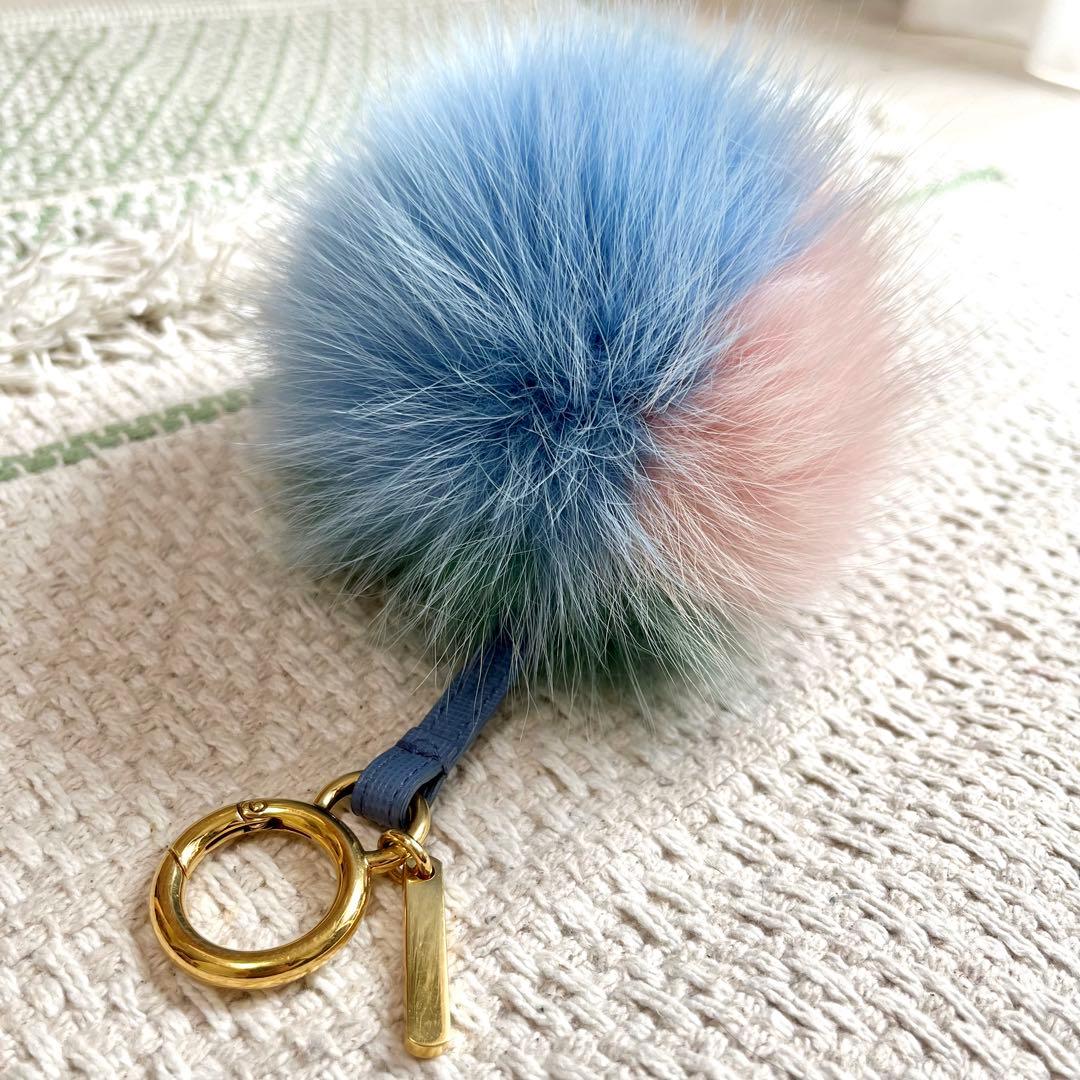 極美品✨フェンディ FENDI ポンポンチャーム キーリング 三つ色ファー