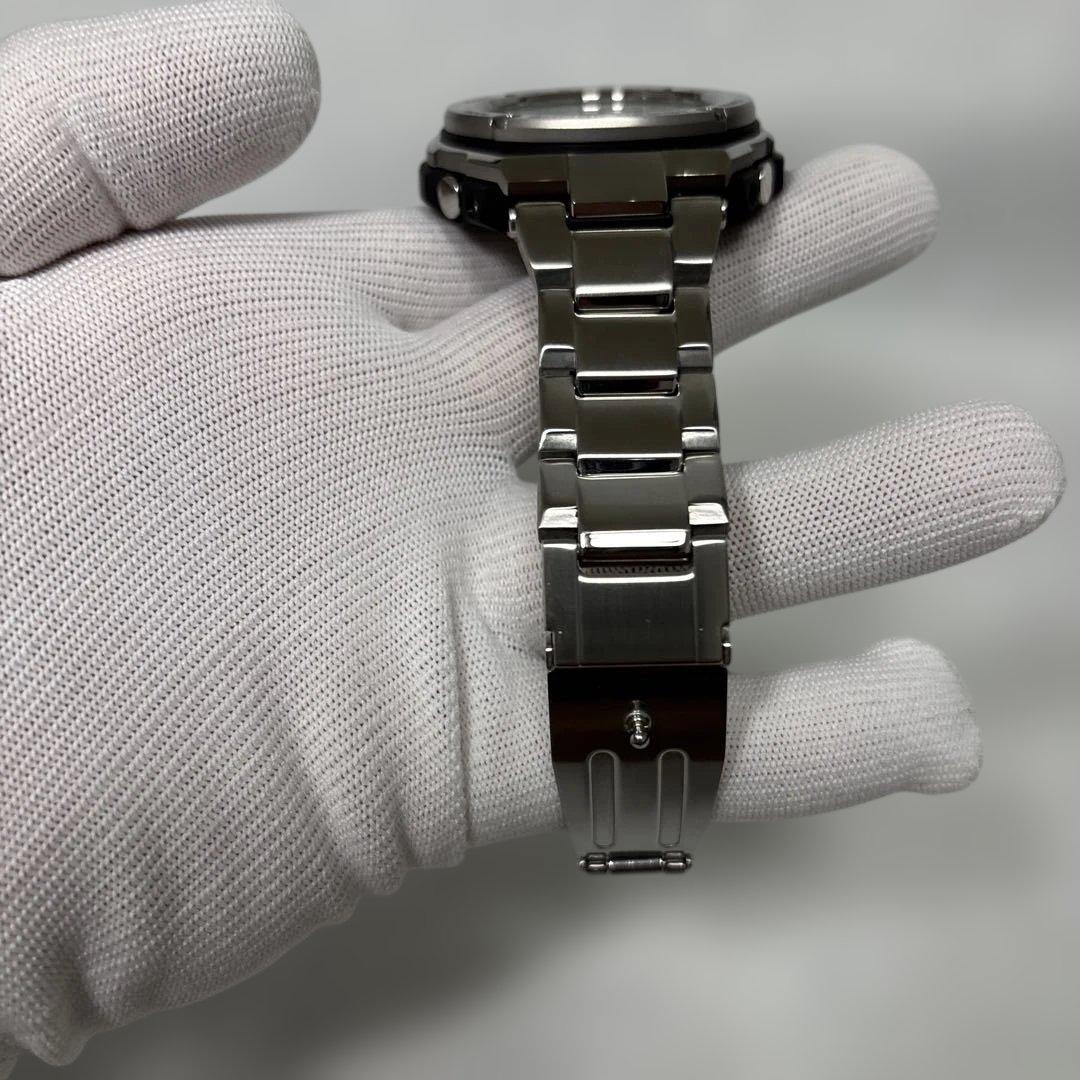 i*u様 メンズ腕時計　　　　　　　　　　　　G-SHOCK (電波ソーラー)