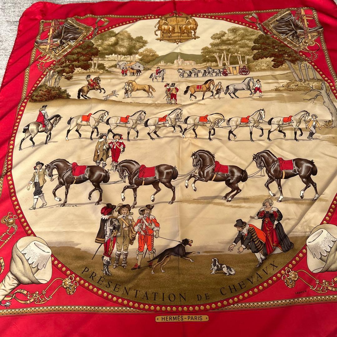 HERMÈS 馬のプレゼンテーション スカーフ