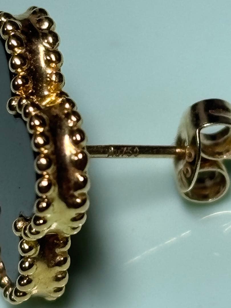 ピアス　四つ葉クローバーk18 オニキス18金　刻印有