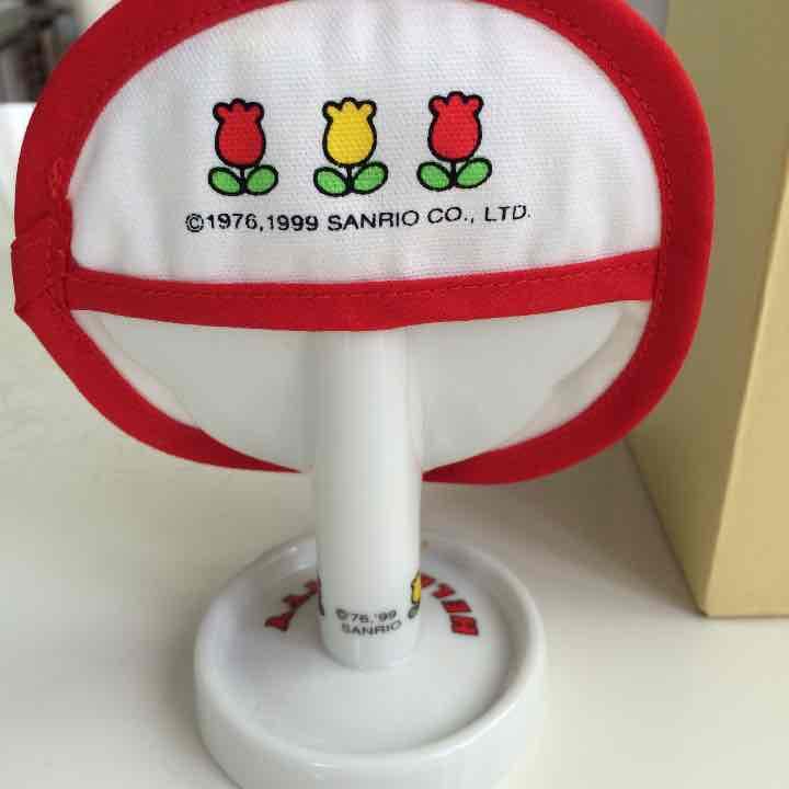 【新品未使用】ハローキティ　陶器製　スタンドミラー　卓上ミラー　鏡　メイクミラー