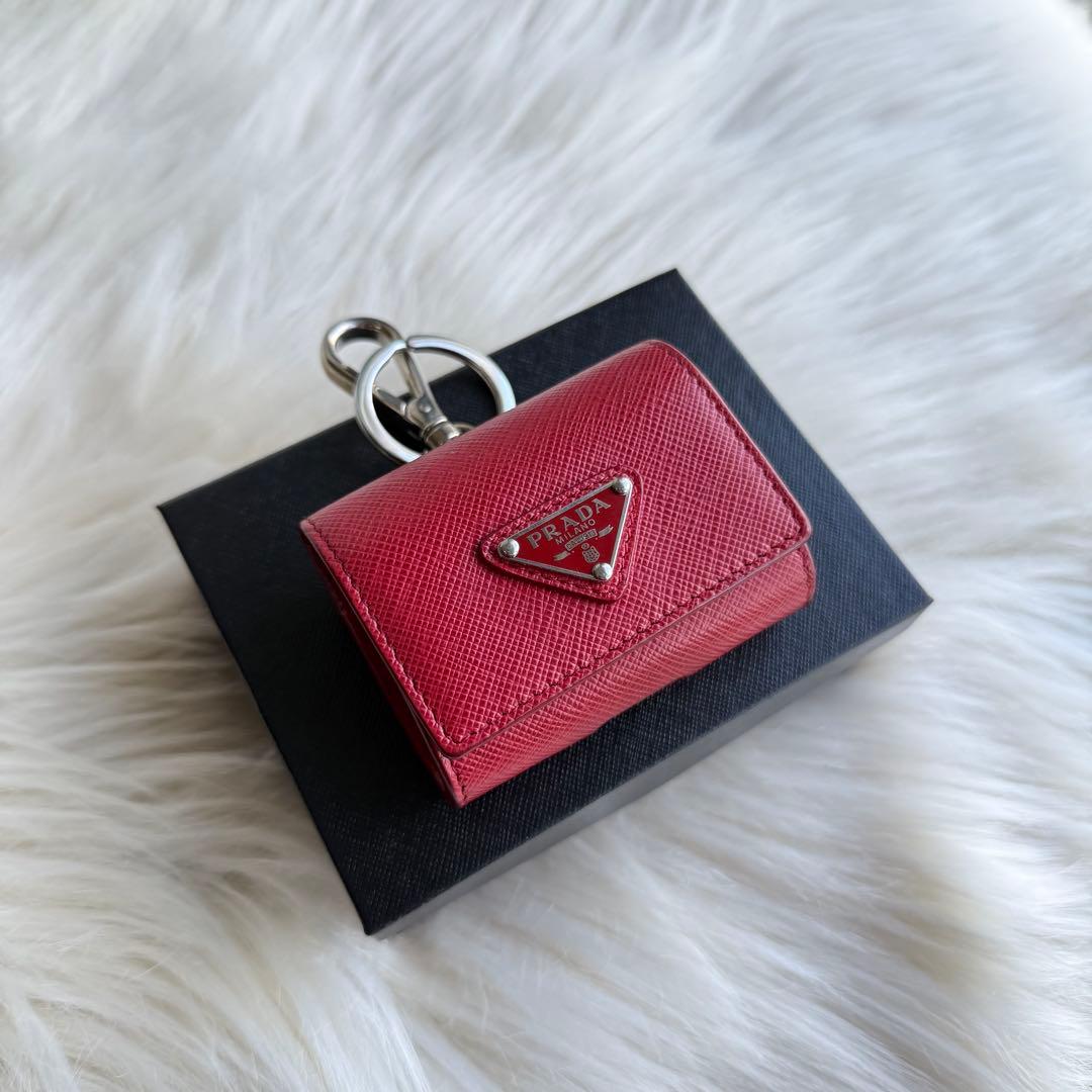 プラダ サフィアーノ レザー AirPods ケース 三角ロゴ レッド