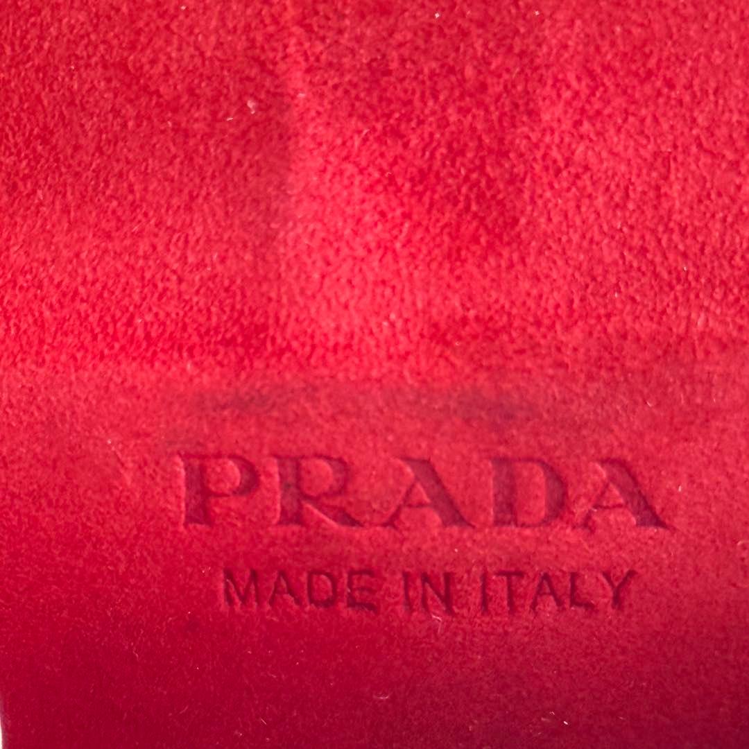 プラダ サフィアーノ レザー AirPods ケース 三角ロゴ レッド