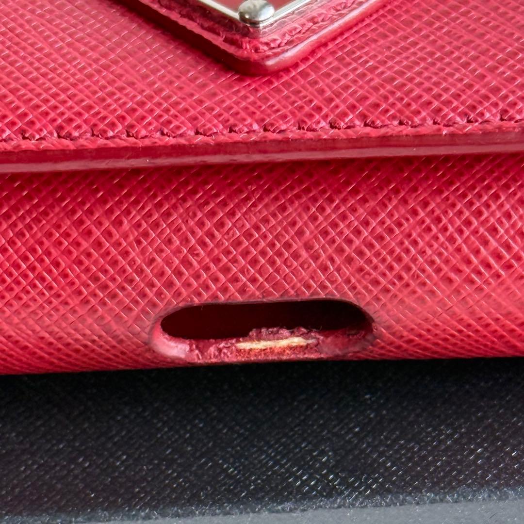 プラダ サフィアーノ レザー AirPods ケース 三角ロゴ レッド