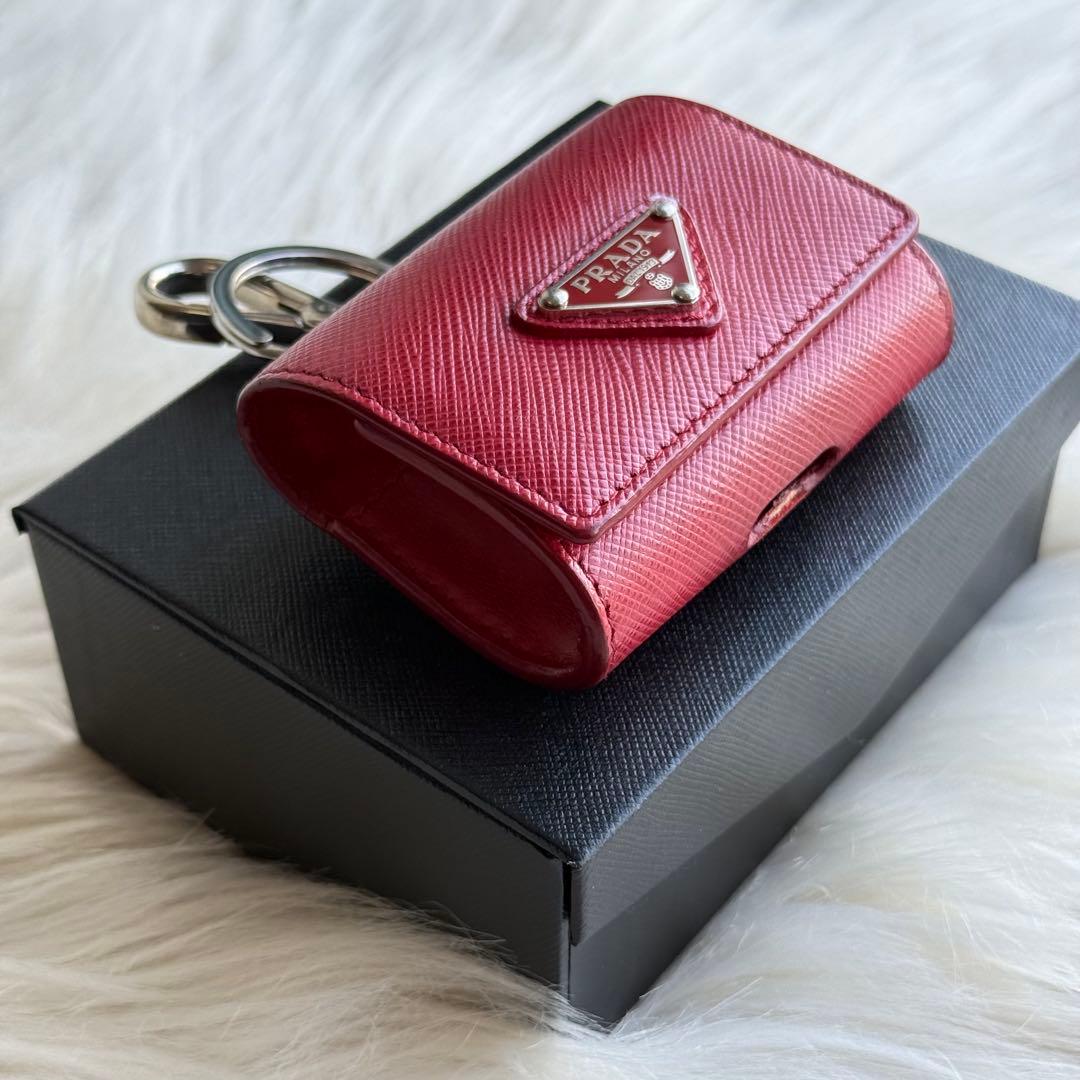 プラダ サフィアーノ レザー AirPods ケース 三角ロゴ レッド