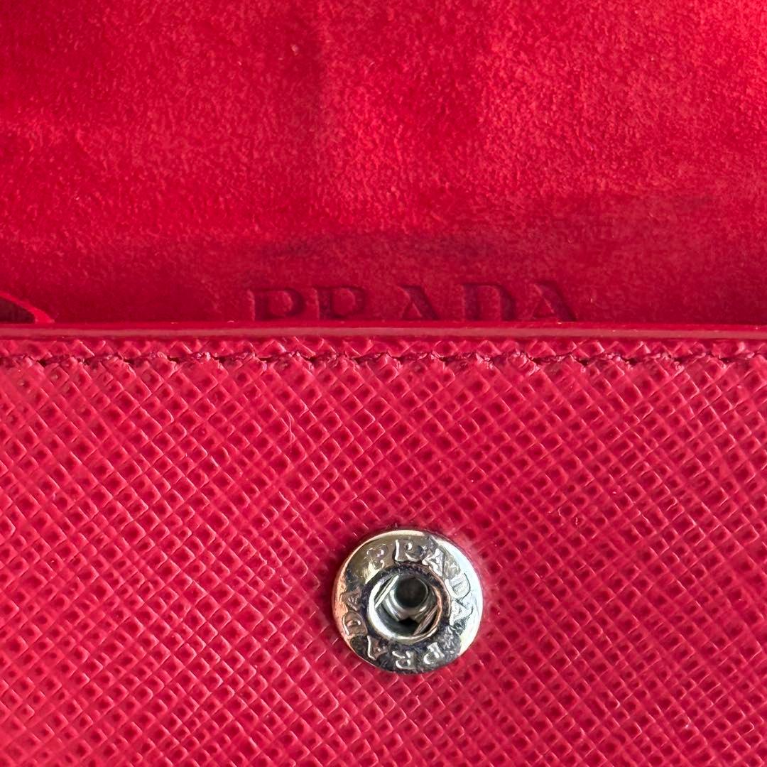 プラダ サフィアーノ レザー AirPods ケース 三角ロゴ レッド