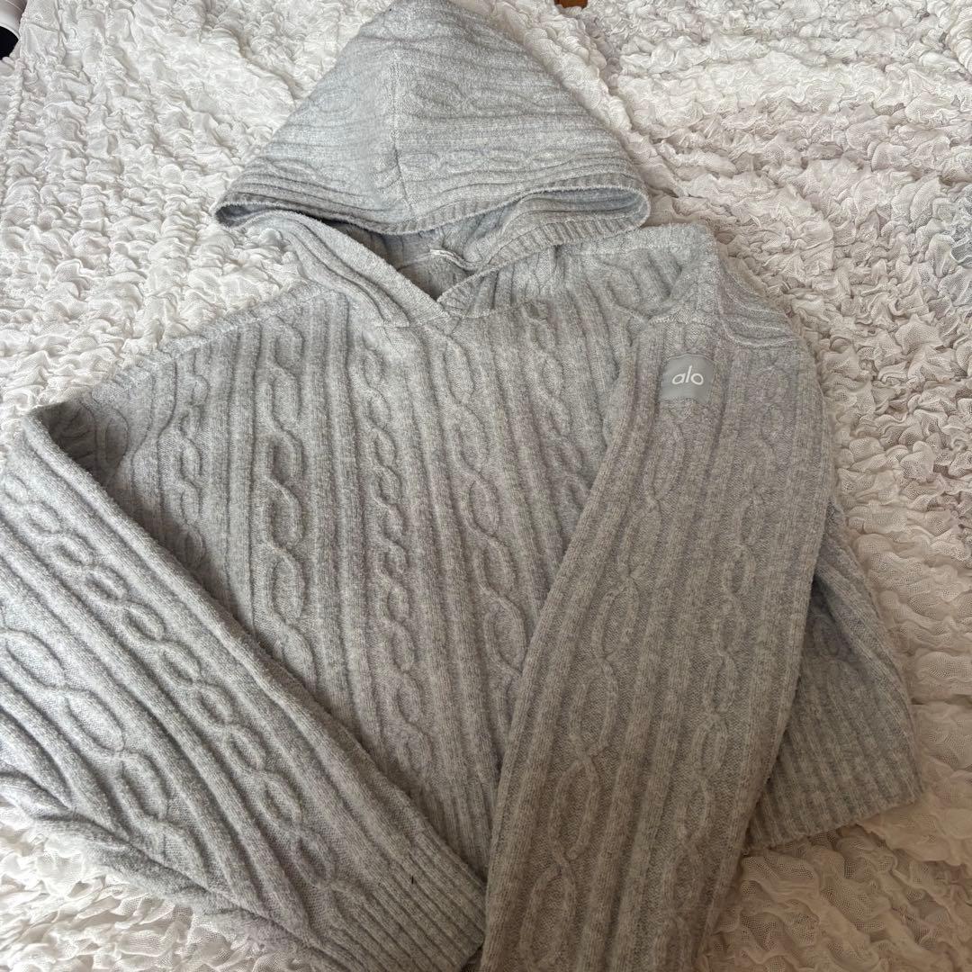 aloアロ ケーブルニットフーディ